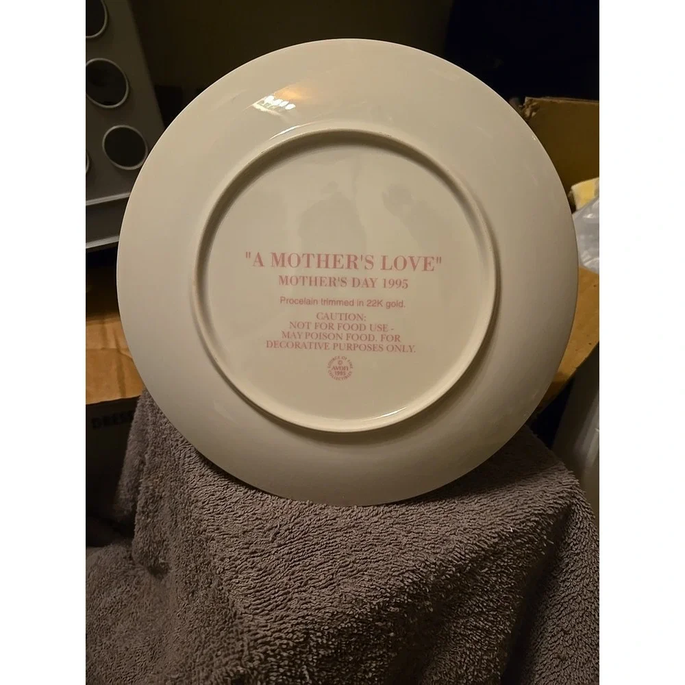 1995 Avon Mother's Day Collector‎ Plate